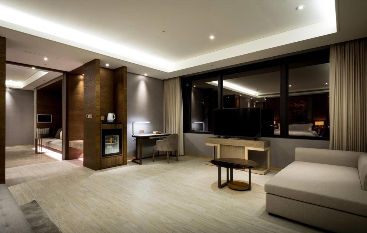 Cuncyue Hot Spring Resort Luodong Kamer foto A suite at the hotel