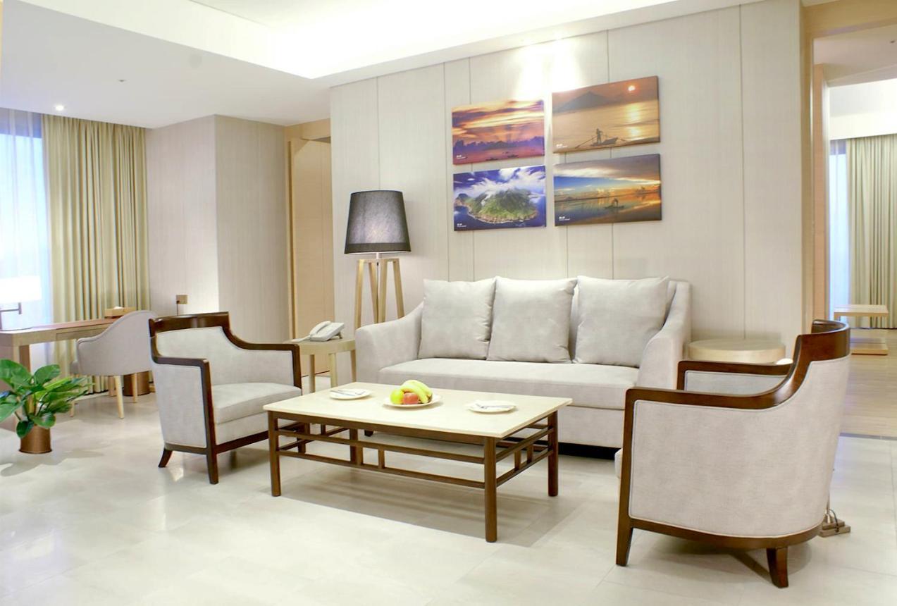 Cuncyue Hot Spring Resort Luodong Kamer foto A living room