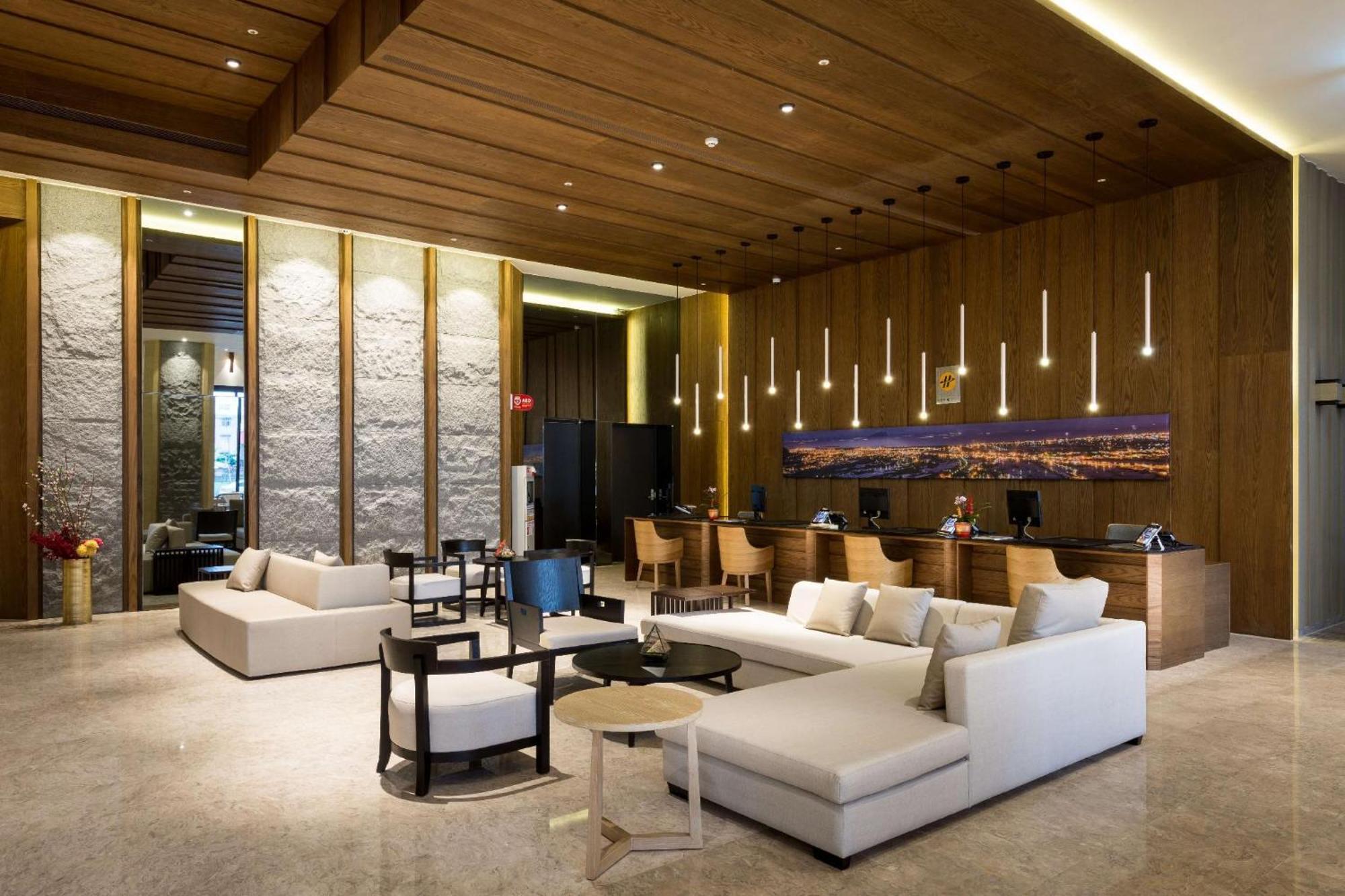 Cuncyue Hot Spring Resort Luodong Buitenkant foto The lobby of the hotel