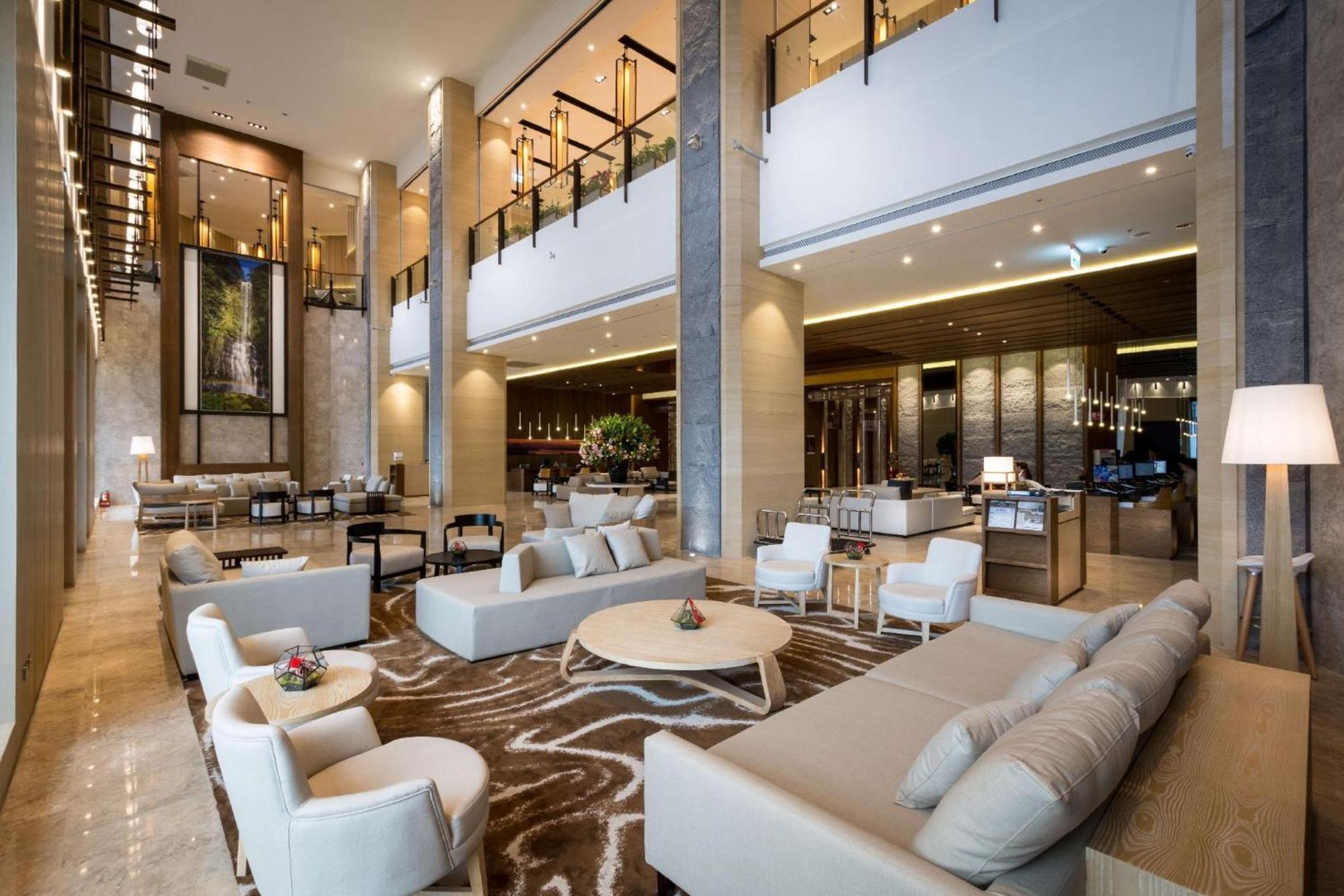 Cuncyue Hot Spring Resort Luodong Buitenkant foto The lobby of the hotel