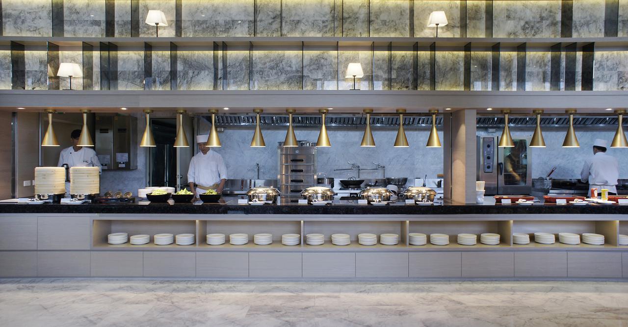 Cuncyue Hot Spring Resort Luodong Buitenkant foto The kitchen at the restaurant