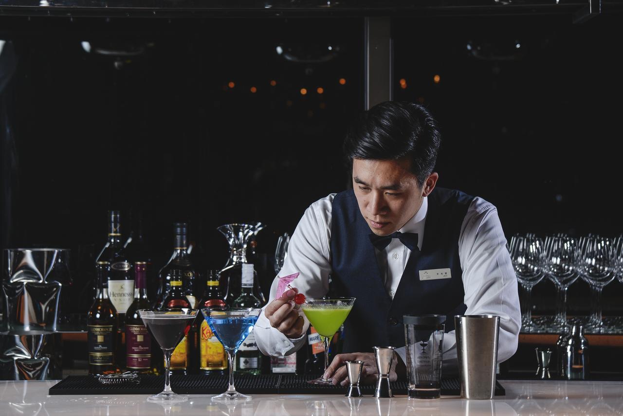 Cuncyue Hot Spring Resort Luodong Buitenkant foto Bartender at work