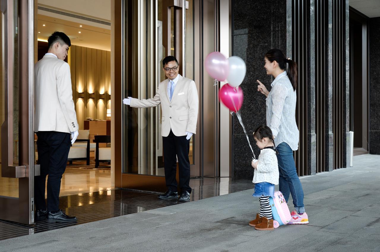 Cuncyue Hot Spring Resort Luodong Buitenkant foto Concierge service at a hotel