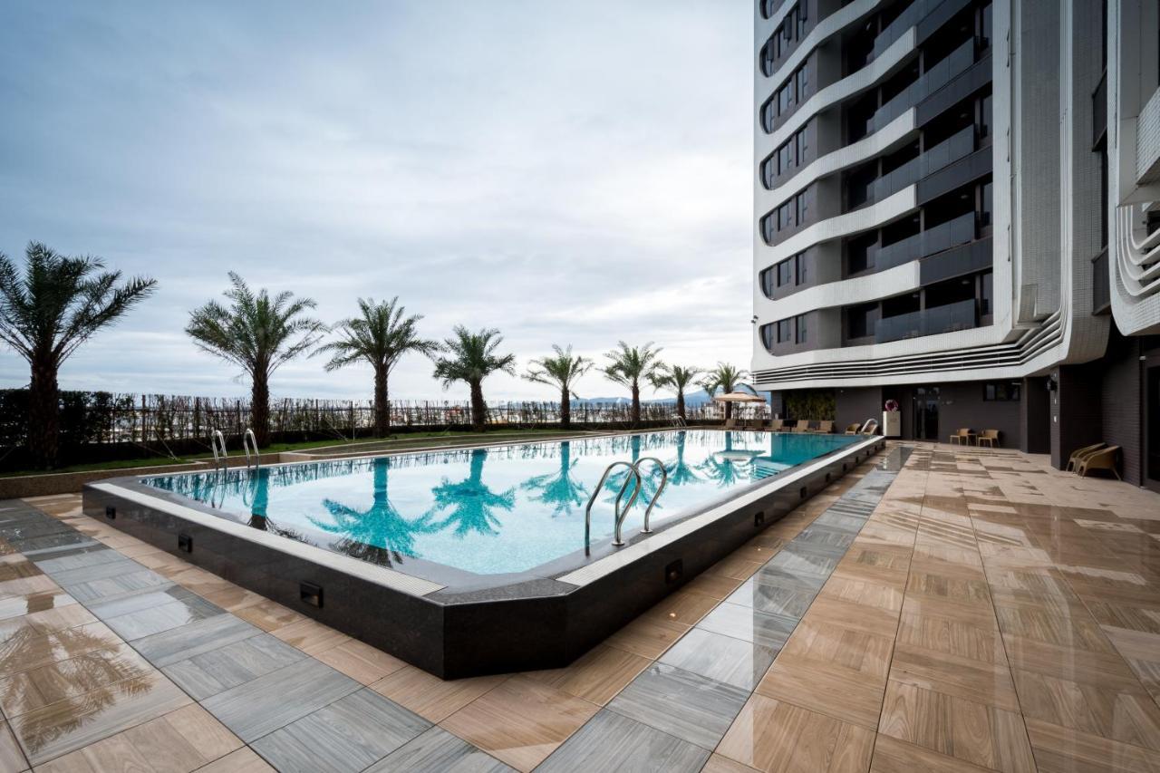 Cuncyue Hot Spring Resort Luodong Buitenkant foto The swimming pool