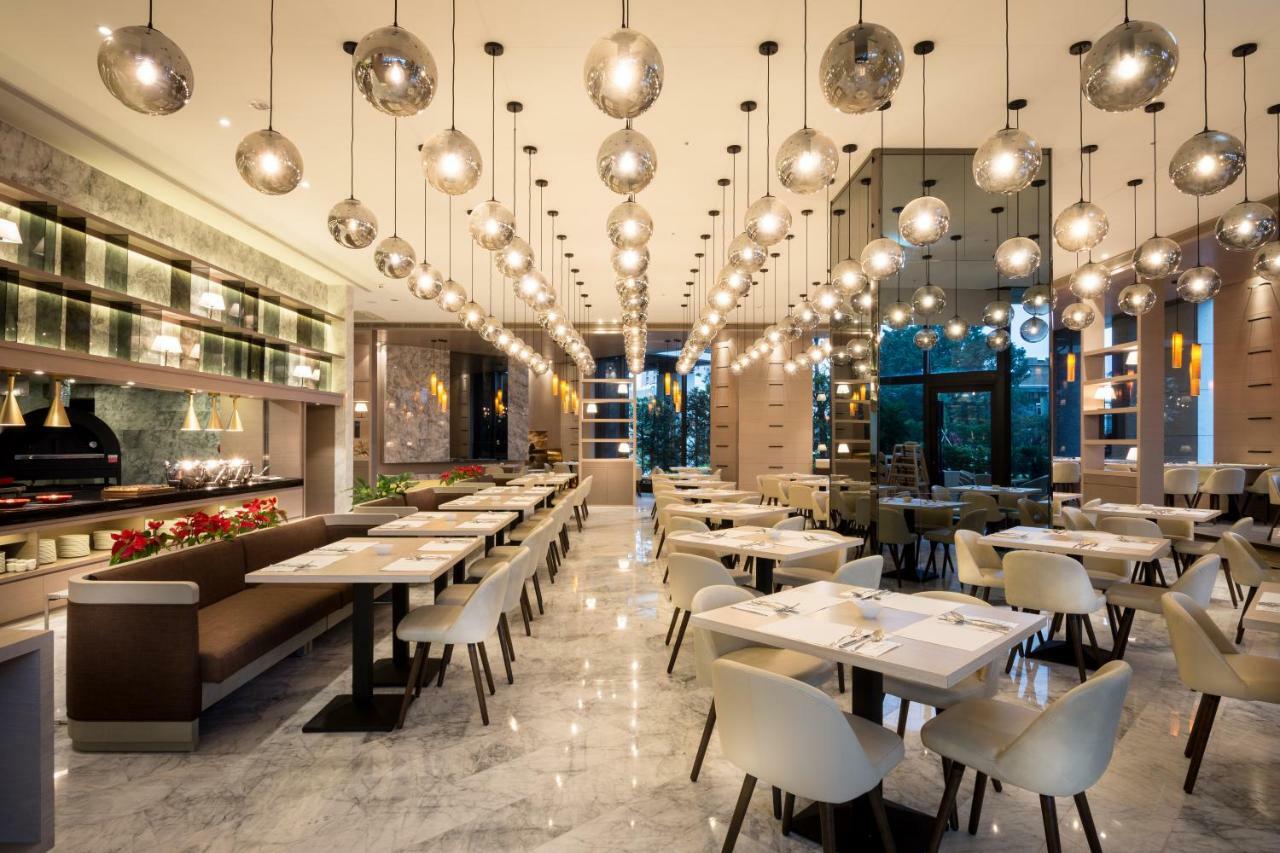 Cuncyue Hot Spring Resort Luodong Buitenkant foto The interior of the restaurant